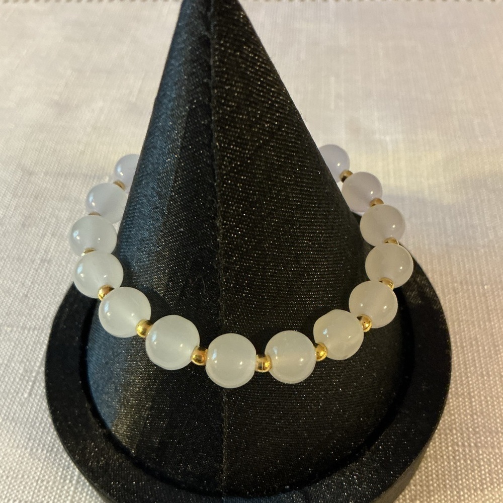 White Glass Beaded Gold Tone Charm Stretch Bracelet - Picture 3 of 5